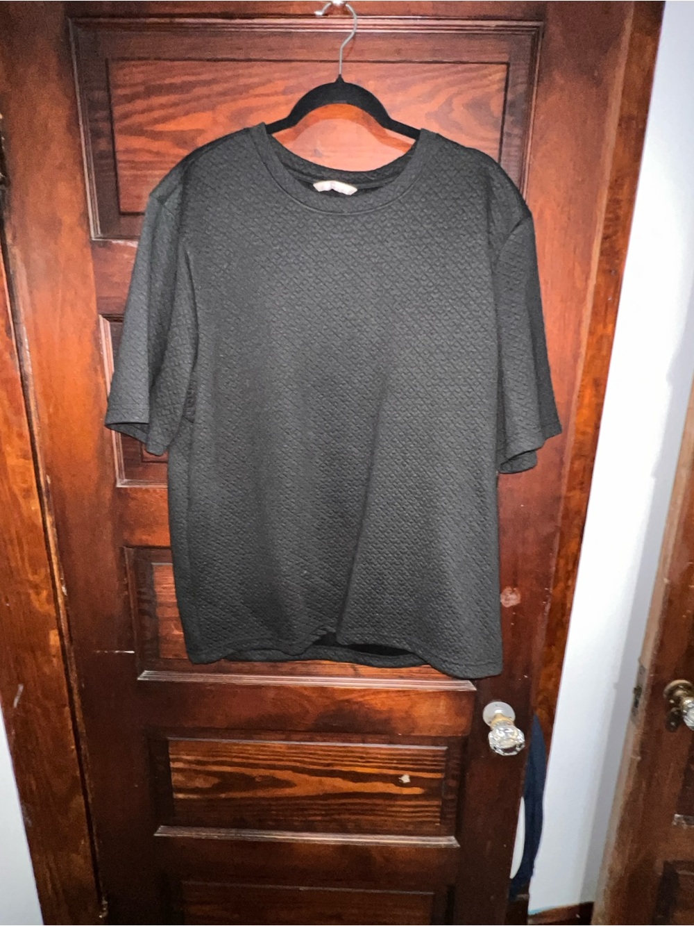 Men's Black Textured Short-Sleeve Shirt